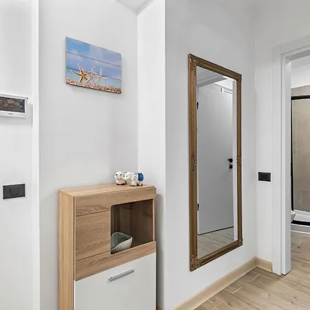 Crystal - Infinity Pool & *