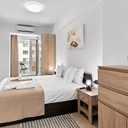 Crystal - Infinity Pool &