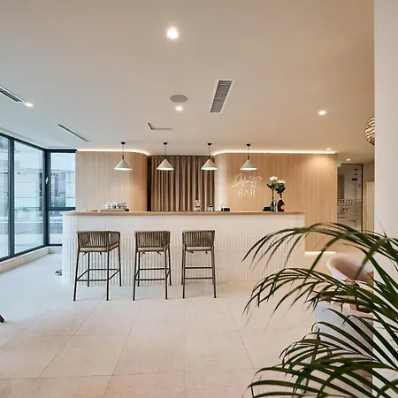 Crystal - Infinity Pool & アパート ナボダリ