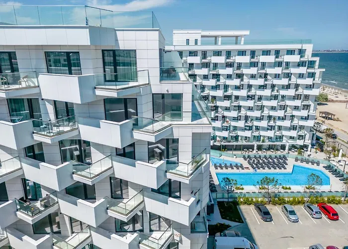 Crystal - Infinity Pool &