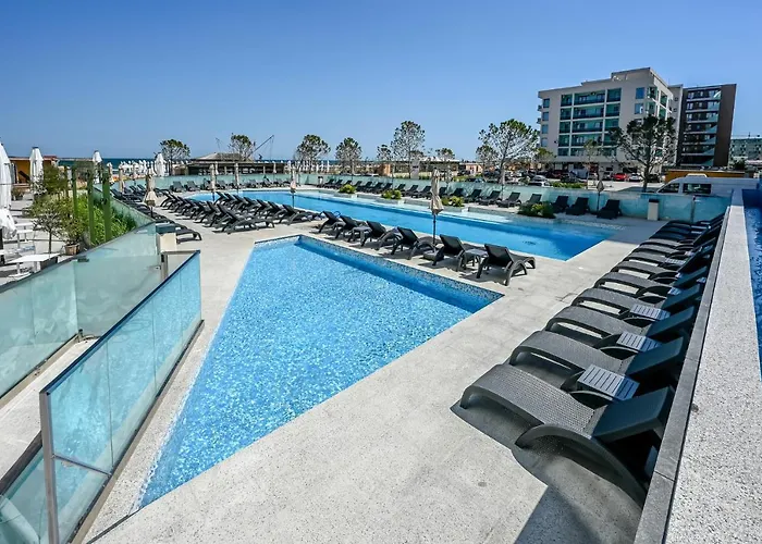 Apartament Crystal - Infinity Pool & Năvodari