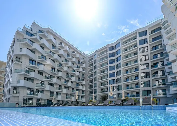 Crystal - Infinity Pool & Apartament