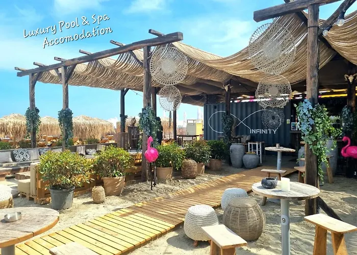 Crystal - Infinity Pool & Apartament Năvodari