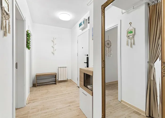 Crystal - Infinity Pool &