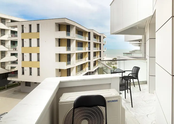 Crystal - Infinity Pool & *