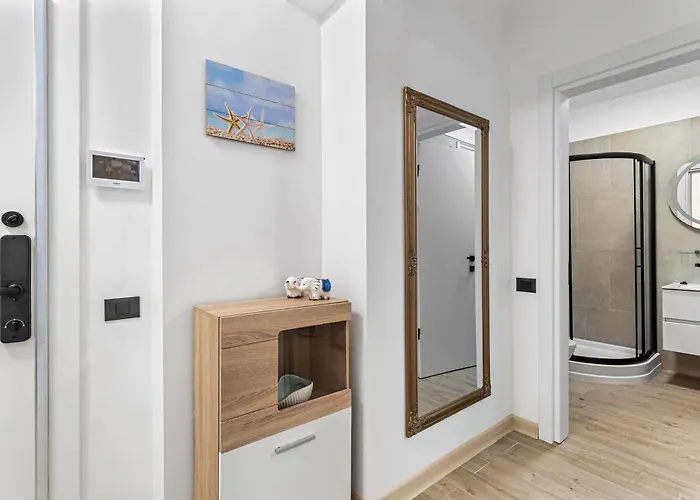 Crystal - Infinity Pool & *