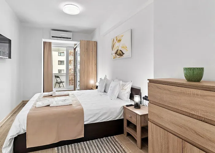 Crystal - Infinity Pool &