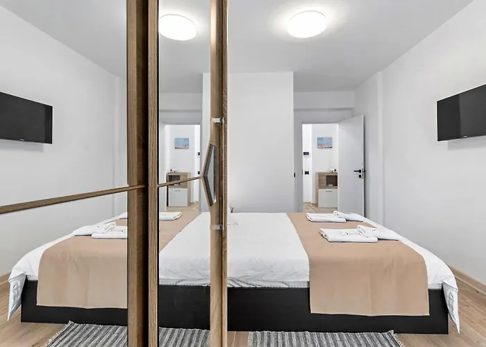 Crystal - Infinity Pool & Apartament