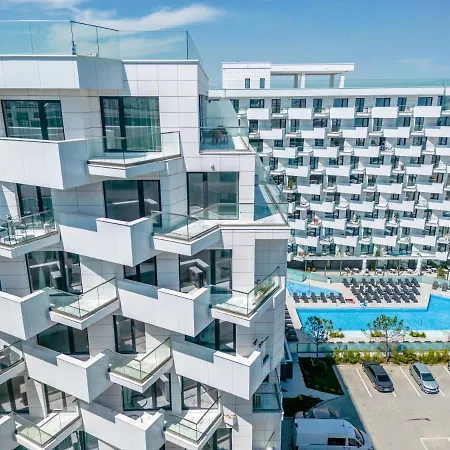 Crystal - Infinity Pool &