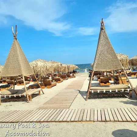 Crystal - Infinity Pool & Apartman