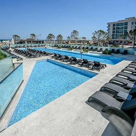 Apartment Crystal - Infinity Pool & Navodari