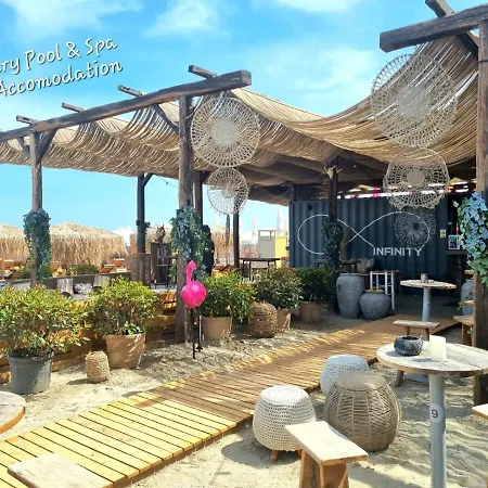 Crystal - Infinity Pool & Apartman Năvodari