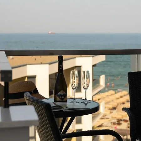 Apartment Crystal - Infinity Pool & Navodari