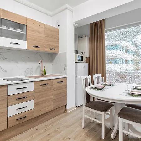 Crystal - Infinity Pool & Apartman *