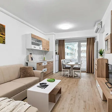 Apartman Crystal - Infinity Pool & Năvodari