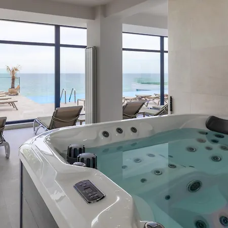 Crystal - Infinity Pool & Navodari