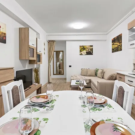 Apartman Crystal - Infinity Pool & *