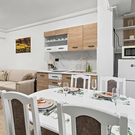 Apartman Crystal - Infinity Pool & Năvodari