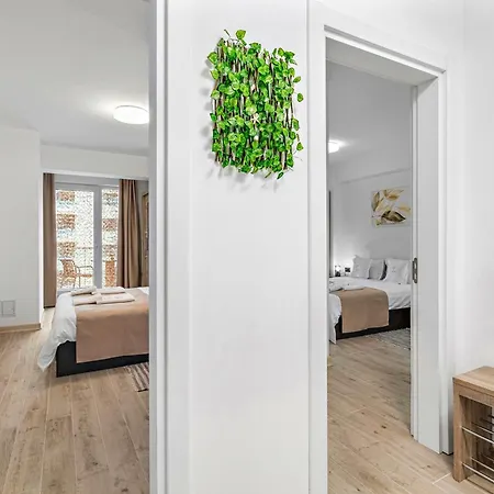 Crystal - Infinity Pool & *