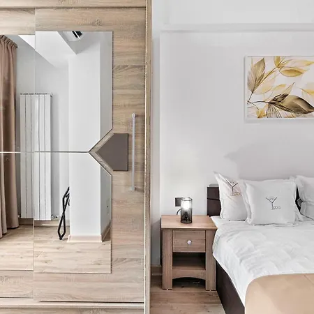 Crystal - Infinity Pool & Apartman