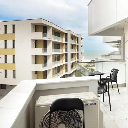 Crystal - Infinity Pool & *