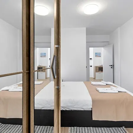 Crystal - Infinity Pool & Apartman