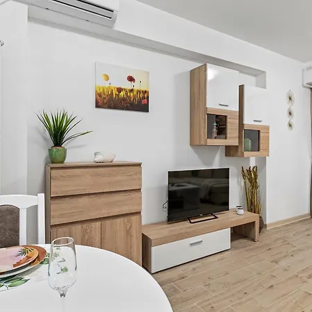 Crystal - Infinity Pool & Apartman *