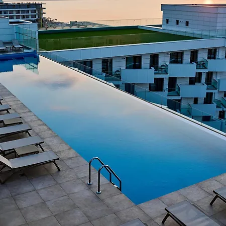 Crystal In Infinity Pool &