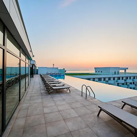 Crystal - Infinity Pool & Navodari