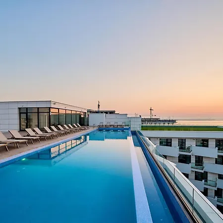 Apartment Crystal - Infinity Pool & Navodari