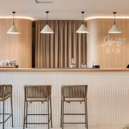 Crystal - Infinity Pool & Năvodari