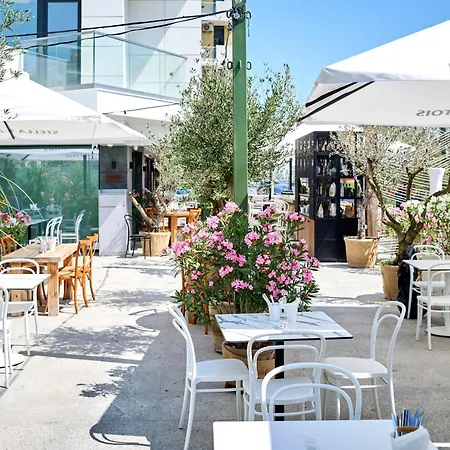 Crystal - Infinity Pool &